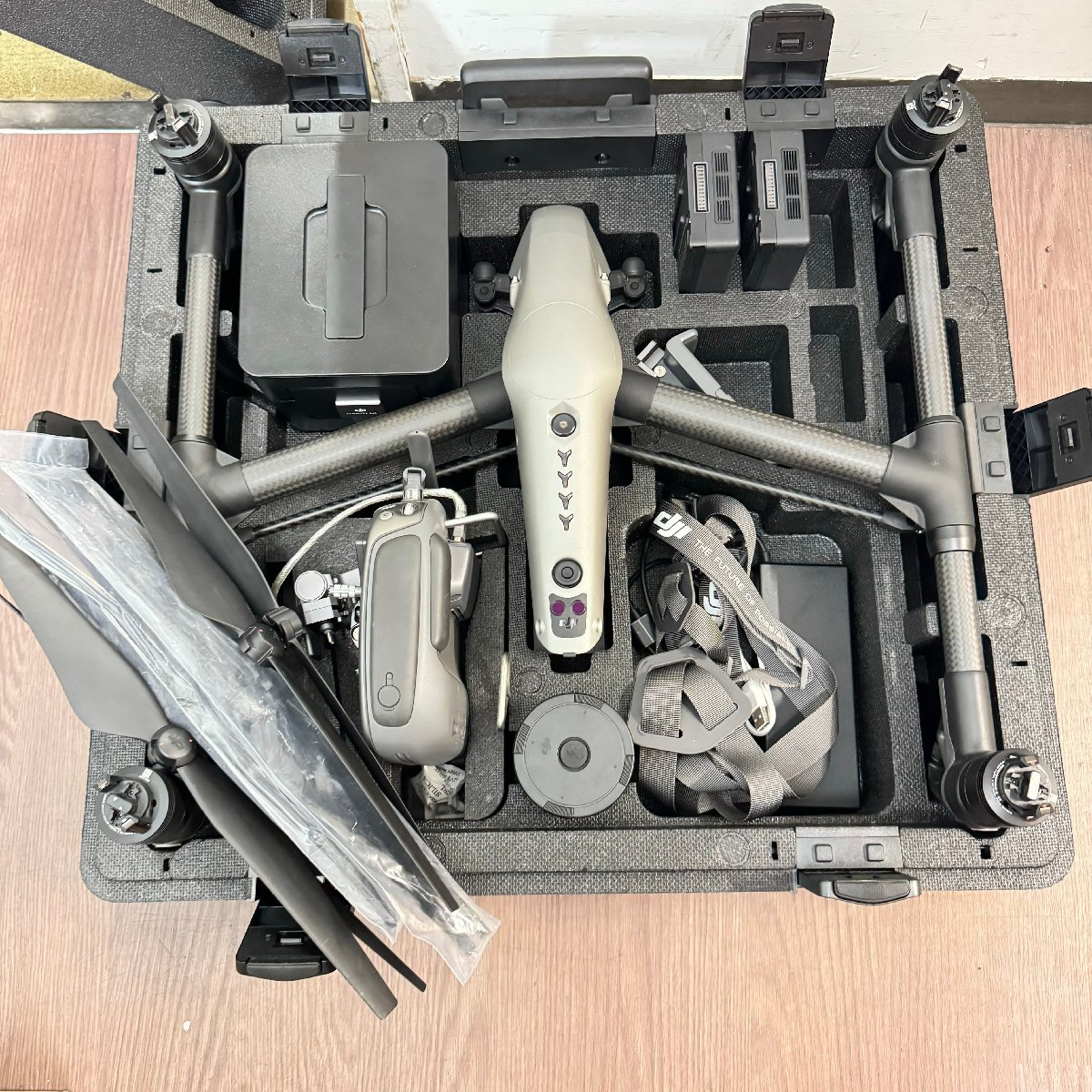 【動作未確認】DJI Inspire2 T605A ドローン プロ向け 空撮用 ケース有 付属品有 中古品の画像1