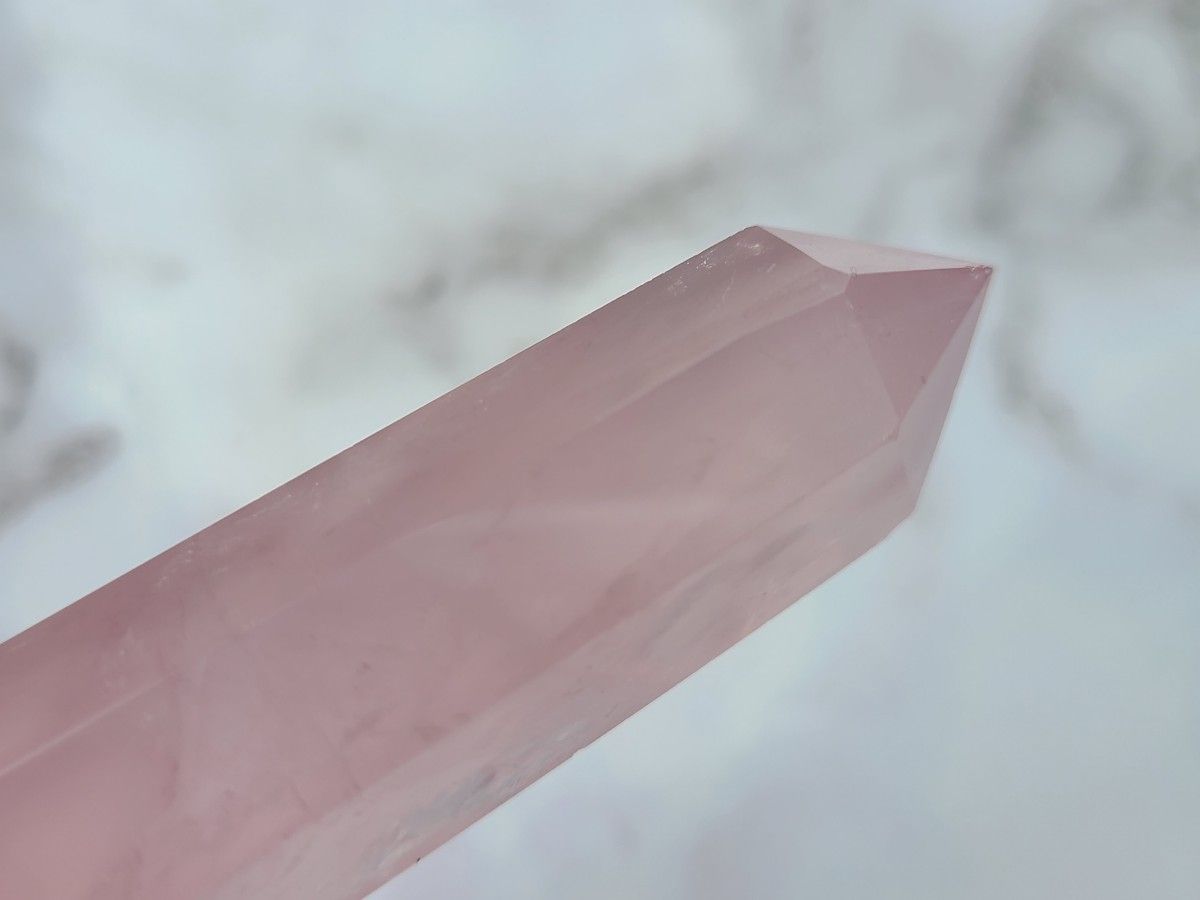 天然石◆アイリス☆ローズクォーツ◆ポイント　タワー　インテリア　置物　六角柱　ピンク　かわいい　風水　パワーストーン