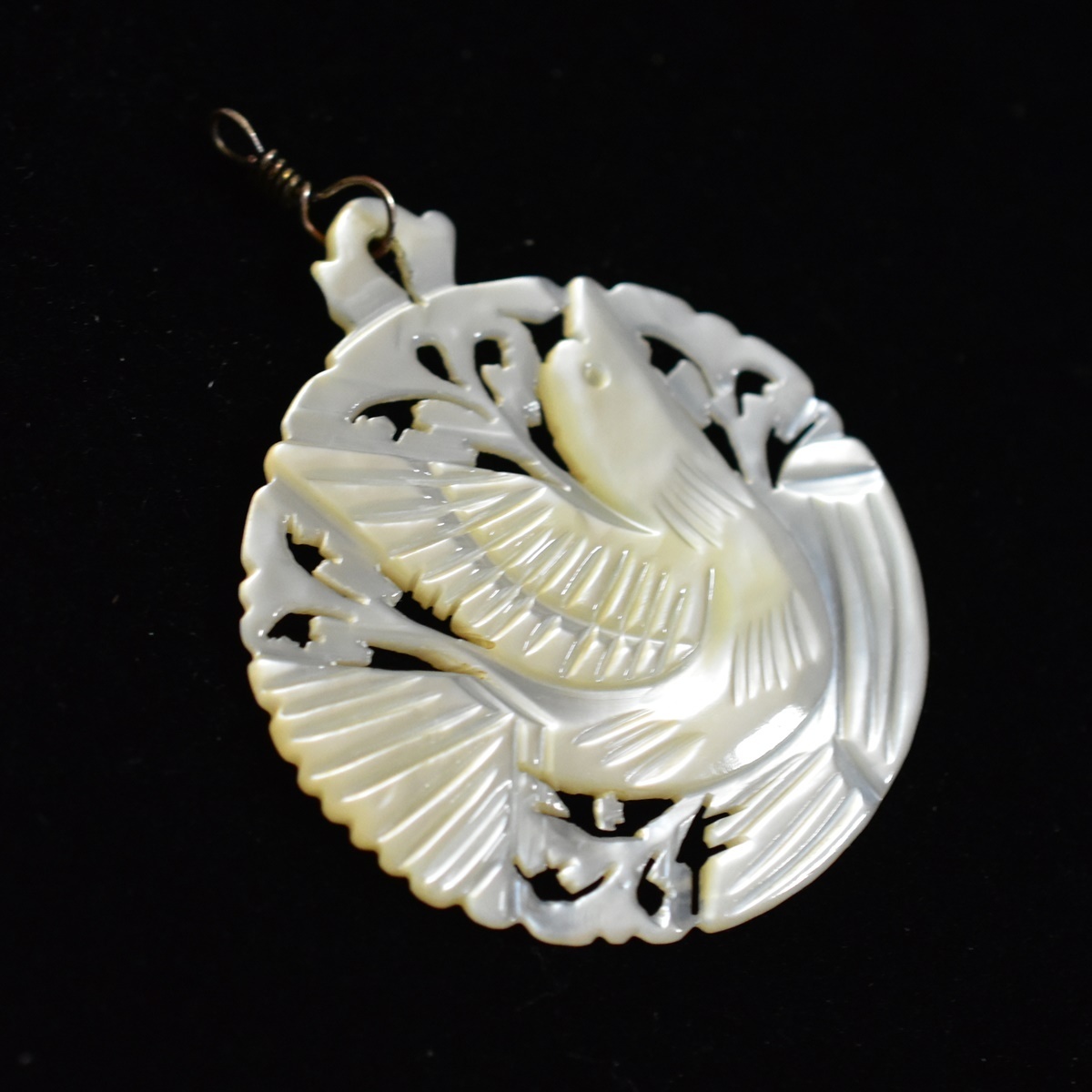  antique betsure Hem pearl White Butterfly ./ mother ob pearl /... small bird. pendant top / charm genuine article guarantee 