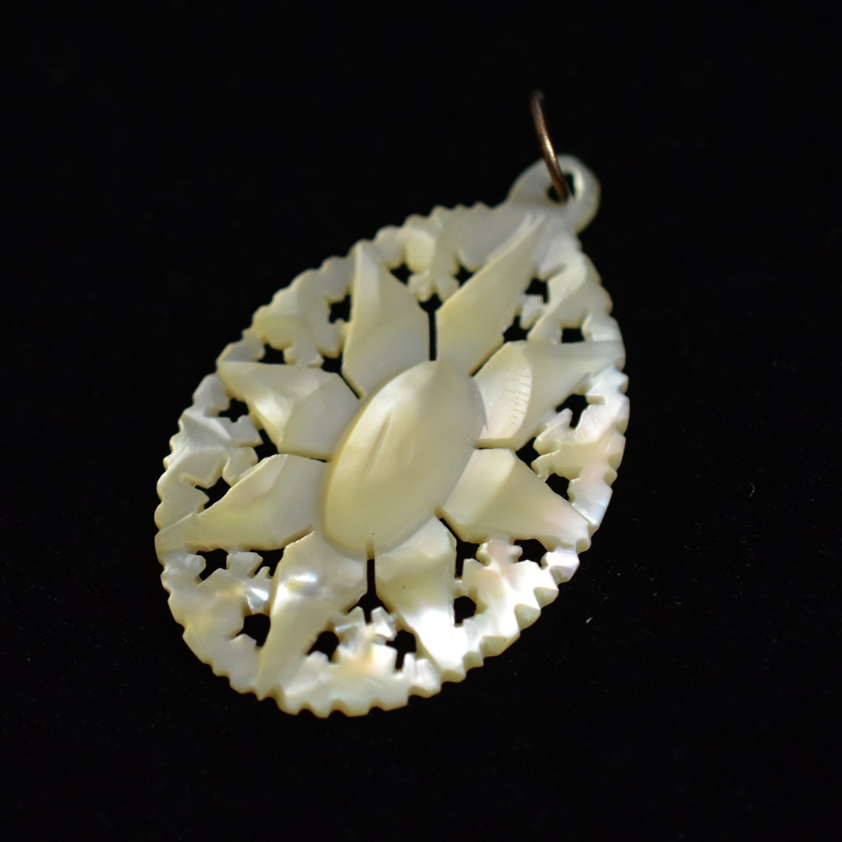  antique betsure Hem pearl White Butterfly ./ mother ob pearl /... star / Star. pendant top / charm genuine article guarantee 