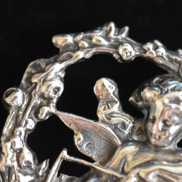 アンティーク 銀製/Silver/シルバー 恋の矢を放つキューピッド/天使の銀製ブローチ セーフティチェーン付き 裏打ち 19世紀 本物保証の画像4