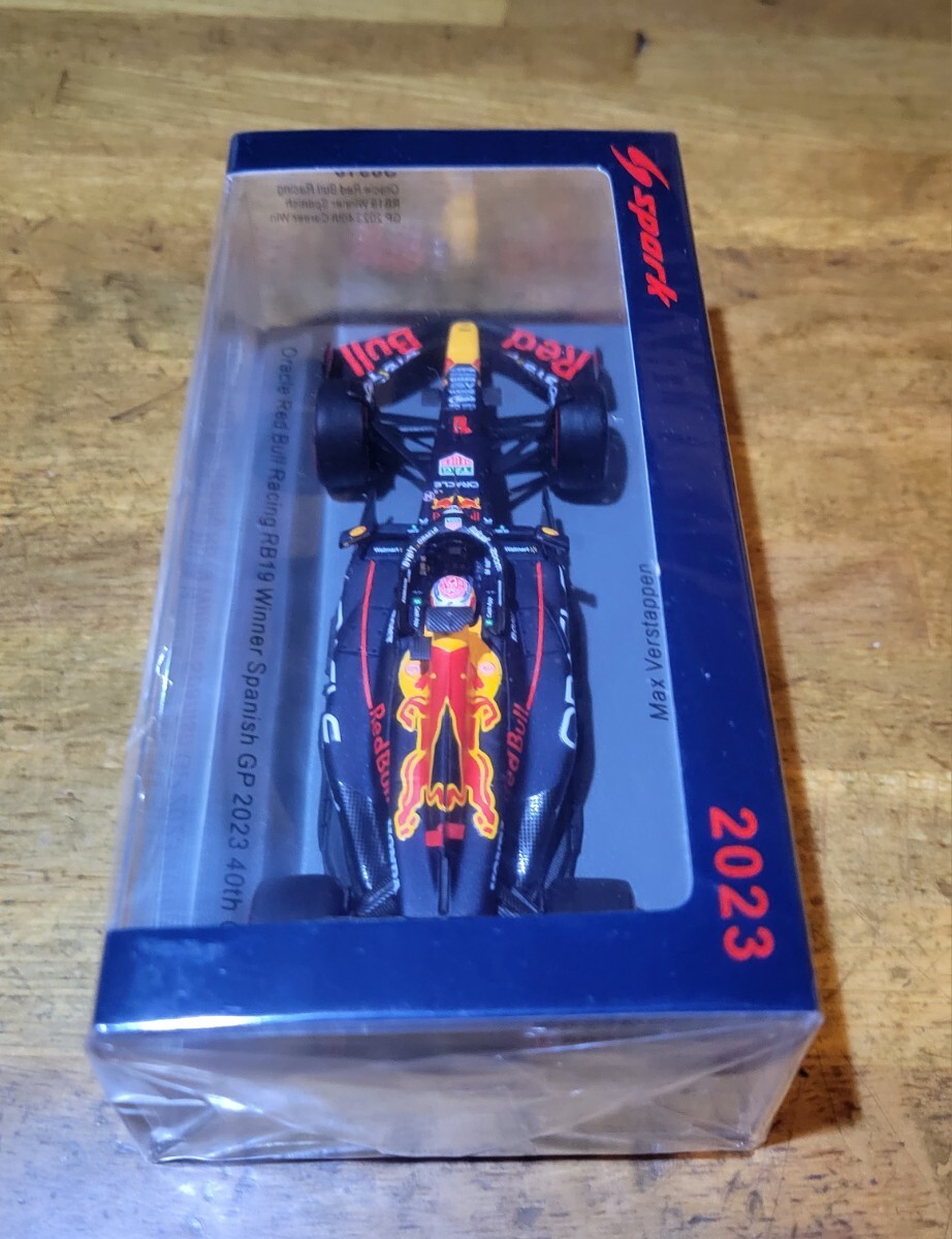 スパーク 1/43 レッドブル RB19 フェルスタッペン 通算40勝目スペインGP 未開封の画像3