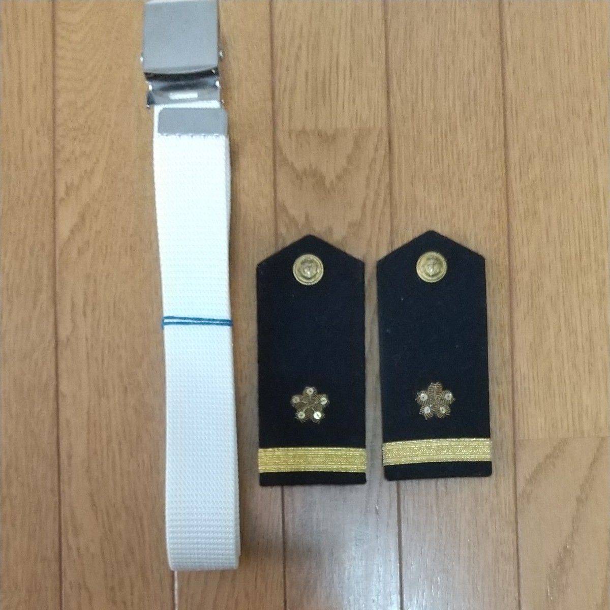 海上自衛隊夏制服礼装上下セット。幹部用。肩章、専用ベルトサービス