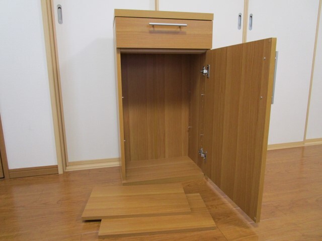 * cabinet * storage shelves * right opening door * drawer attaching * shelves *3 step * wood grain * living board * closet * entranceway * child part shop * multipurpose * final product *