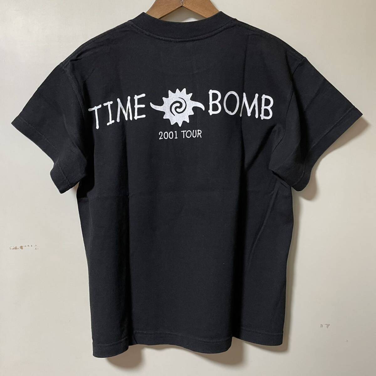 バックチェリー 古着Tシャツ M バンドT ロックT ハードロック BUCKCHERRY 2001年TIME BOMBツアーTの画像2