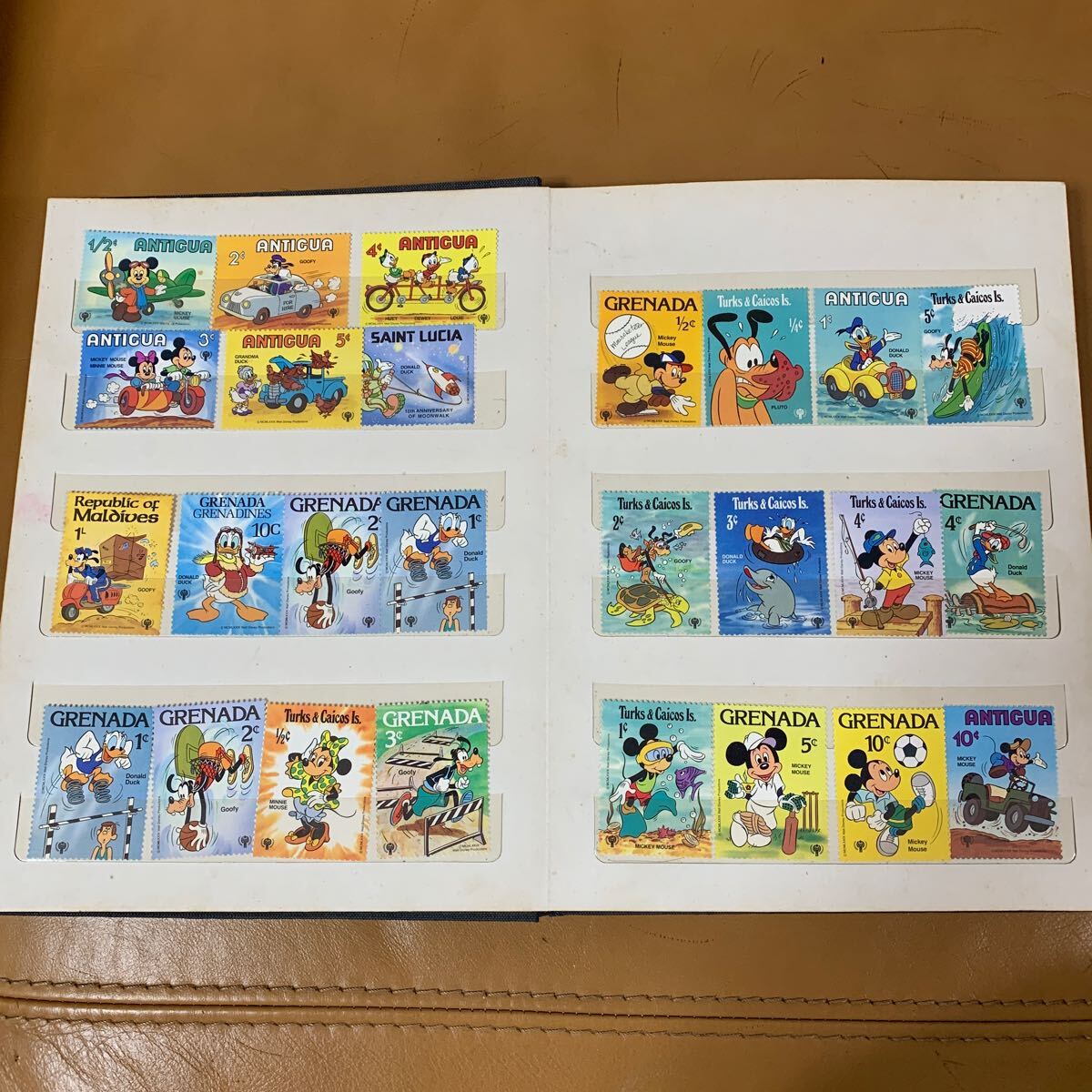 外国切手　未使用　ディズニーシリーズ切手　アルバム付き_画像2