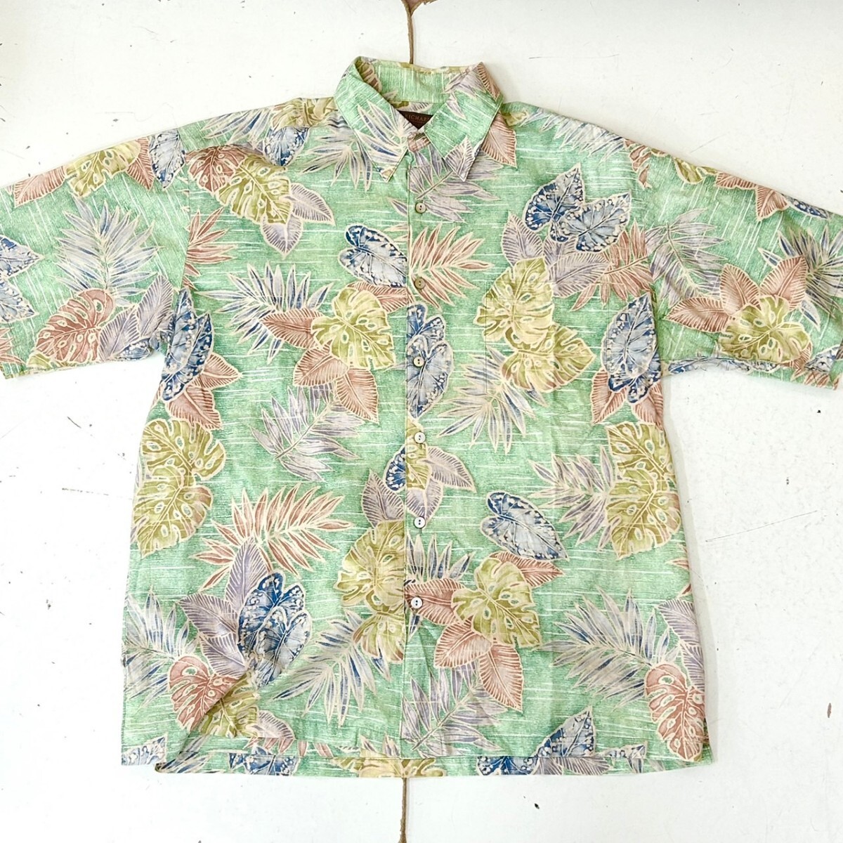ハワイ製 TORI RICHARD トリリチャード シャツ アロハシャツ 半袖 コットン Mサイズ！の画像1