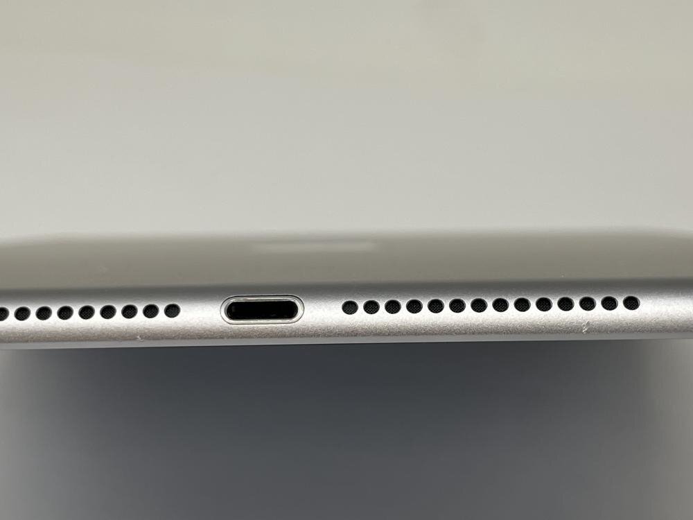 U613【美品】 iPad Air2 16GB Wi-Fi スペースグレイ_画像3