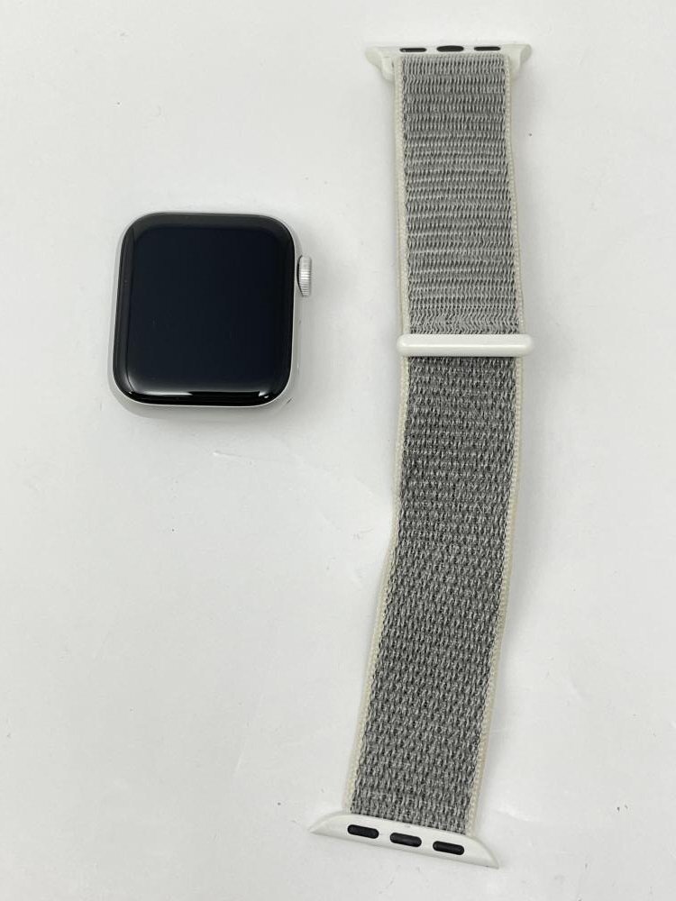 U501【動作確認済】 Apple Watch SeriesSE2 GPS 40mm シルバーアルミニウムケース スポーツループ バッテリー98％の画像1
