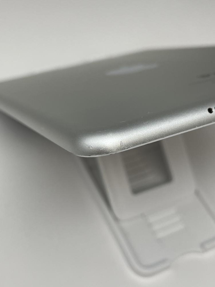 893[ утиль ] iPad mini4 128GB Wi-Fi серебряный 