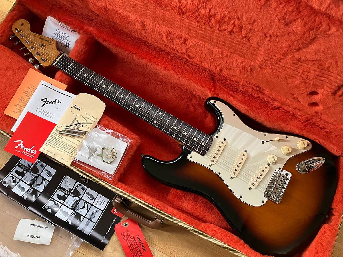 ★美品 Fender USA American Vintage 62 Reissue Stratocaster ストラトキャスター 付属品多数の画像8