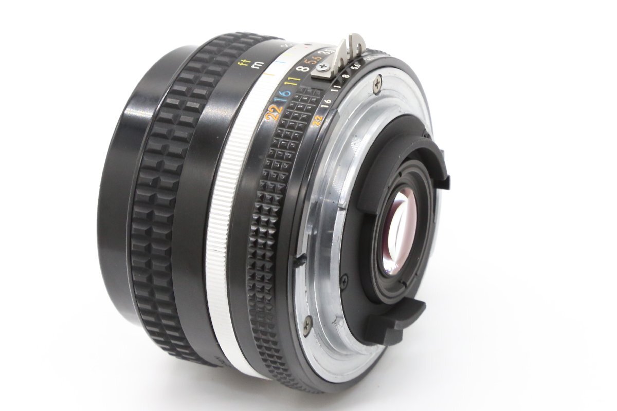 美品 レア Nikon Ai-s Ais Nikkor 20mm f3.5 超広角 単焦点 マニュアル オールドレンズ_画像9