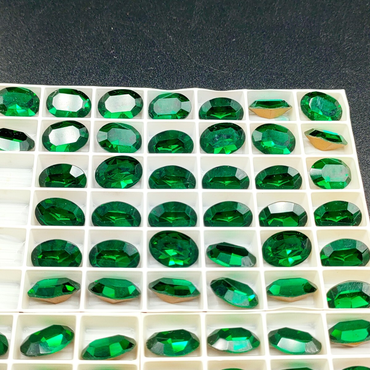 ☆未使用 ヴィンテージ SWAROVSKI スワロフスキー ルース 4100 Emerald エメラルド GOLD FOILED ゴールドフォイル 134個 14×10 MM 裸石 67の画像6