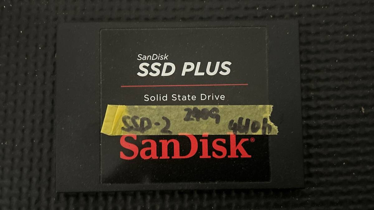 240GB 使用4610時間 SanDisk SSD PLUS おまけTeam XS2 SSD 120GB 送料無料の画像2