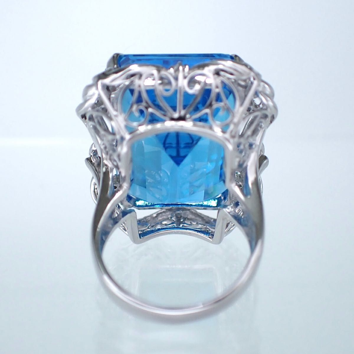特大50ct ブルートパーズ K18WG ダイヤリング スイスブルー Blue 特大50ct ブルートパーズ K18WG ダイヤリング スイスブルー Blue