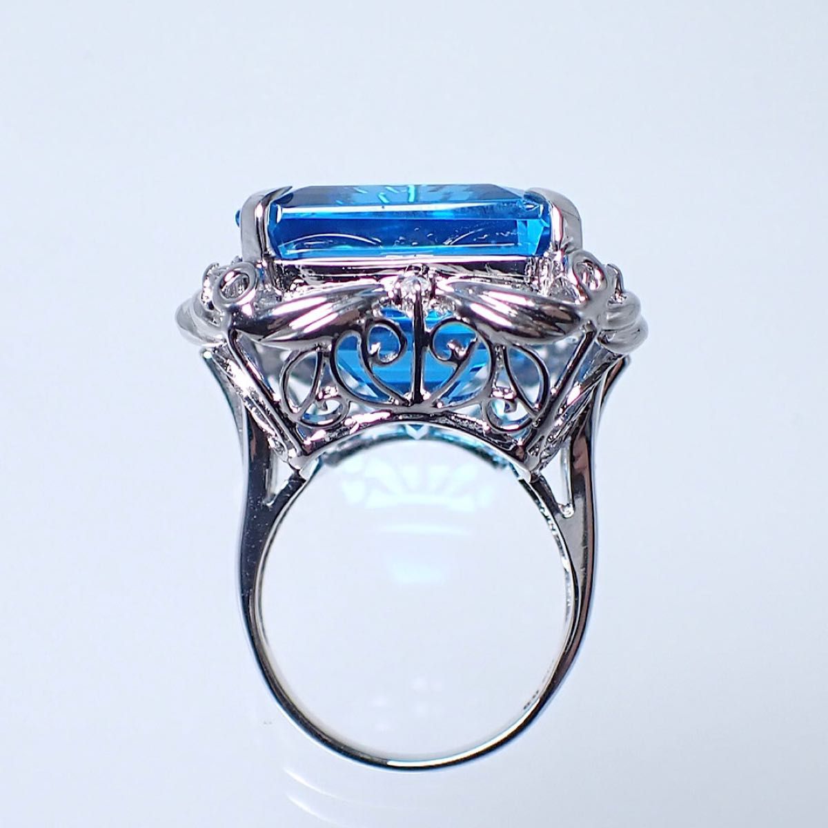 特大50ct ブルートパーズ K18WG ダイヤリング スイスブルー Blue 特大50ct ブルートパーズ K18WG ダイヤリング スイスブルー Blue