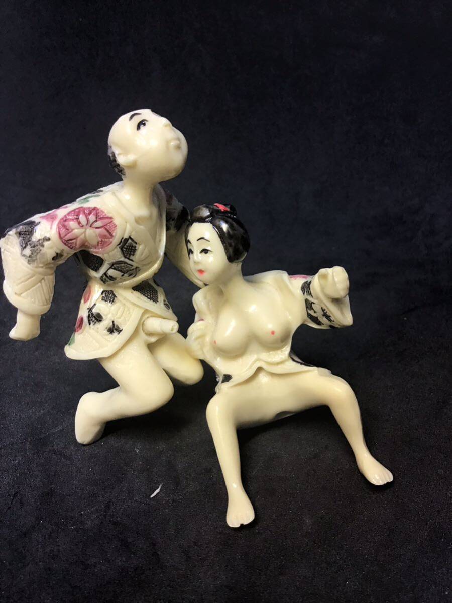 【智】春画 男女まぐわい人形 枕絵 磁器人形？練リ物？夫婦人形 豆人形 彫刻 置物 高さ約8cm 現状品 昭和レトロ の画像10