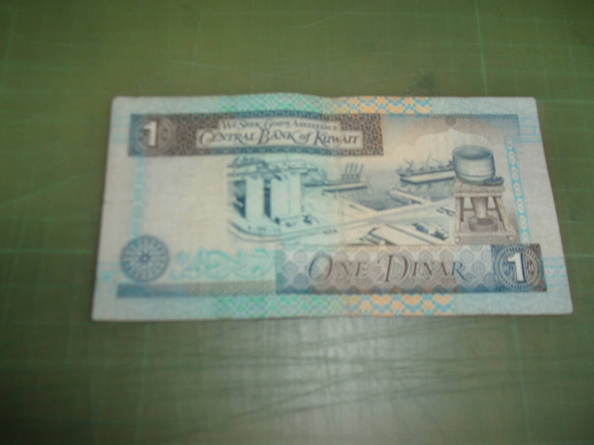 クウェート旧1ディナール紙幣の画像2
