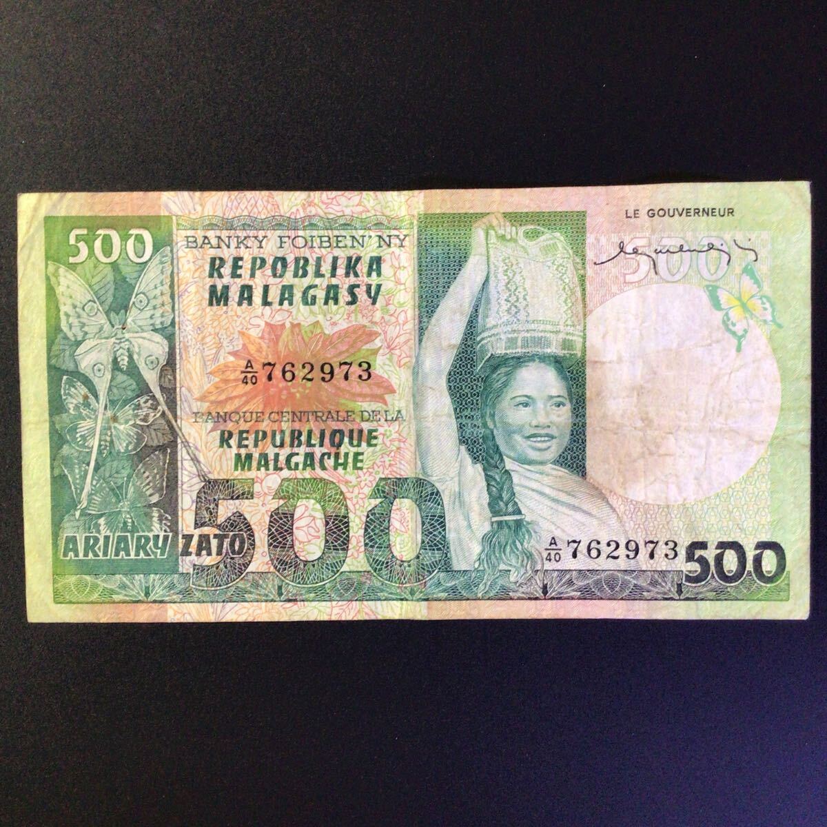 World Paper Money MADAGASCAR 500 Francs = 100 Ariary【1974】の画像1