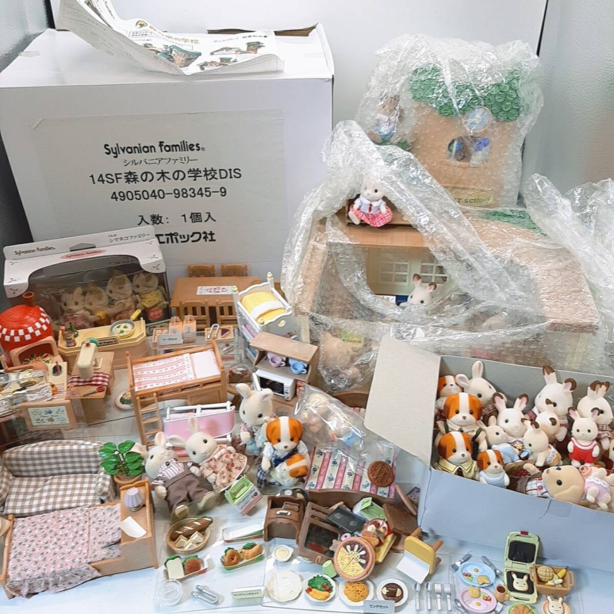 n85【1円～】 シルバニアファミリー まとめ 人形 おもちゃ 現状品 の画像1