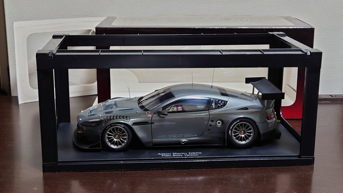 【美品希少】Aston Martin DBR9 [Plain Body Version] アストンマーチン 1/18 AUTOart [ル・マン24時間耐久 2005 プレーンボディガンメタ]の画像5