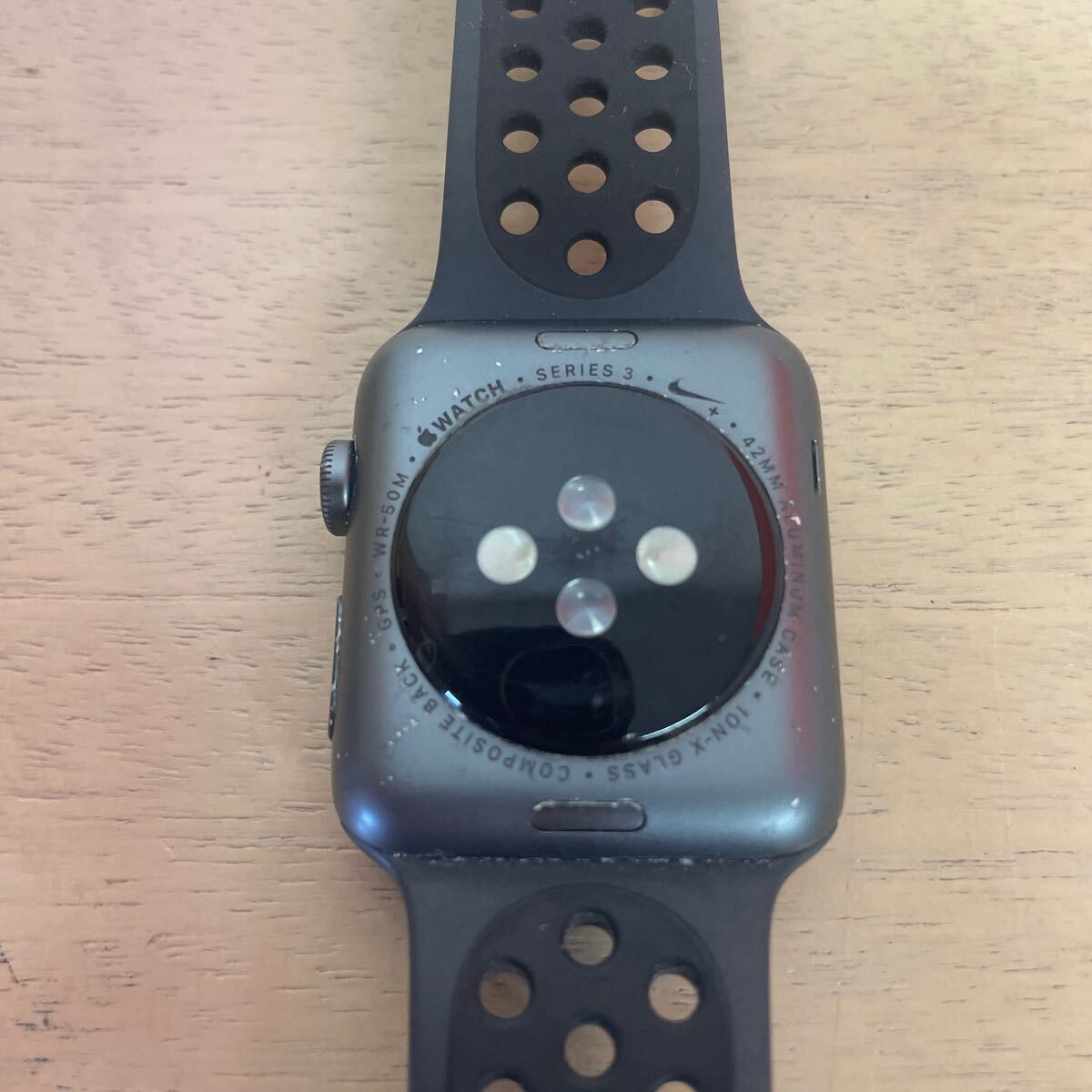 Apple Watch アップルウォッチ MTF42J/A ナイキプラス A1859 Series 3 42mm Nikeスポーツバンド GPSモデル 動作未確認 の画像2