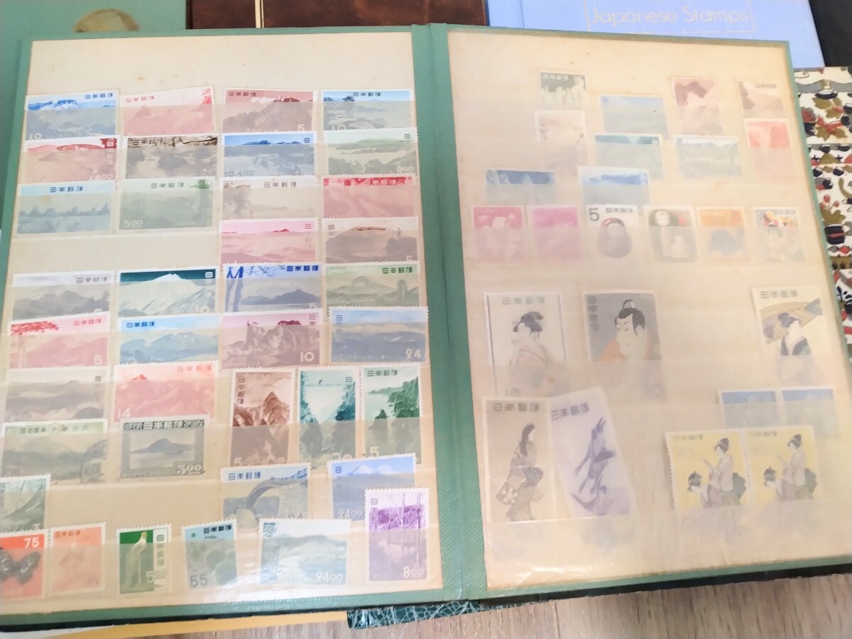切手ブック22冊 まとめ売り 日本 海外 日本の未使用切手のみ少なく見積もっても額面約25000円以上 希少品 珍品 保管品の画像2