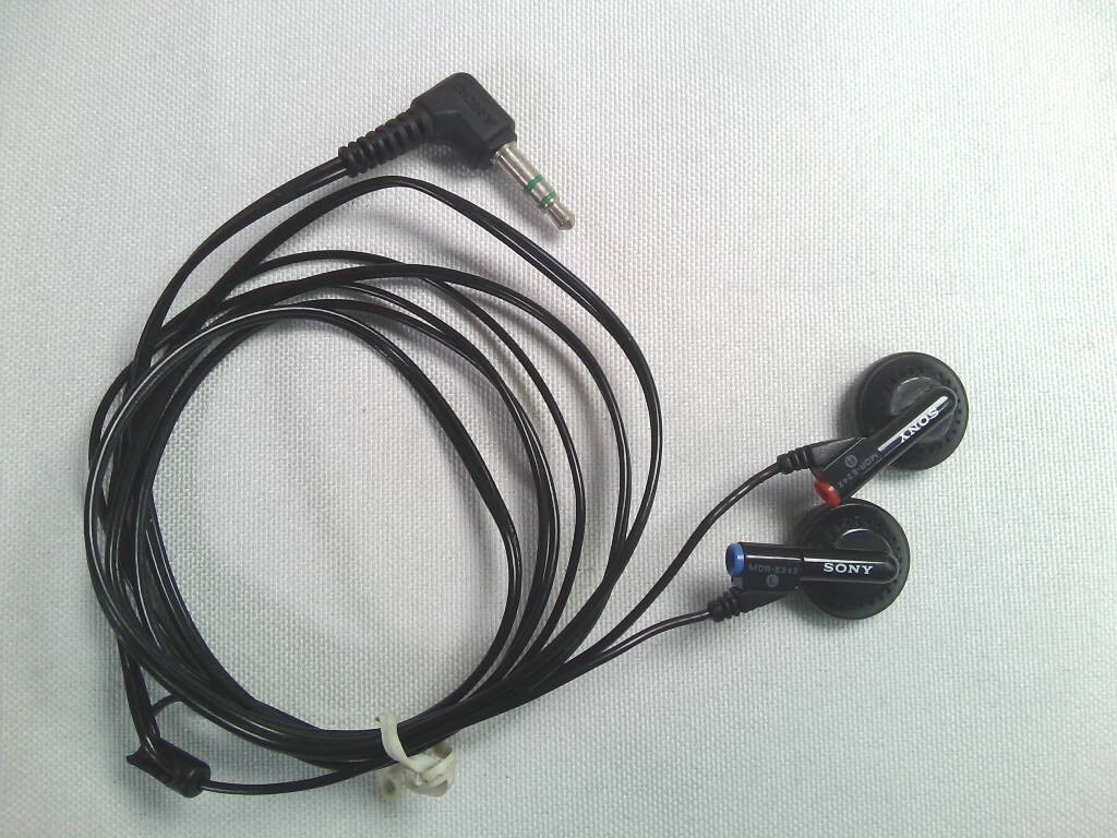 希少！レトロ　★SONY　ソニー　純正　3.5mmステレオイヤホン　MDR-E242 　NUDE シリーズ　★動作品_画像1