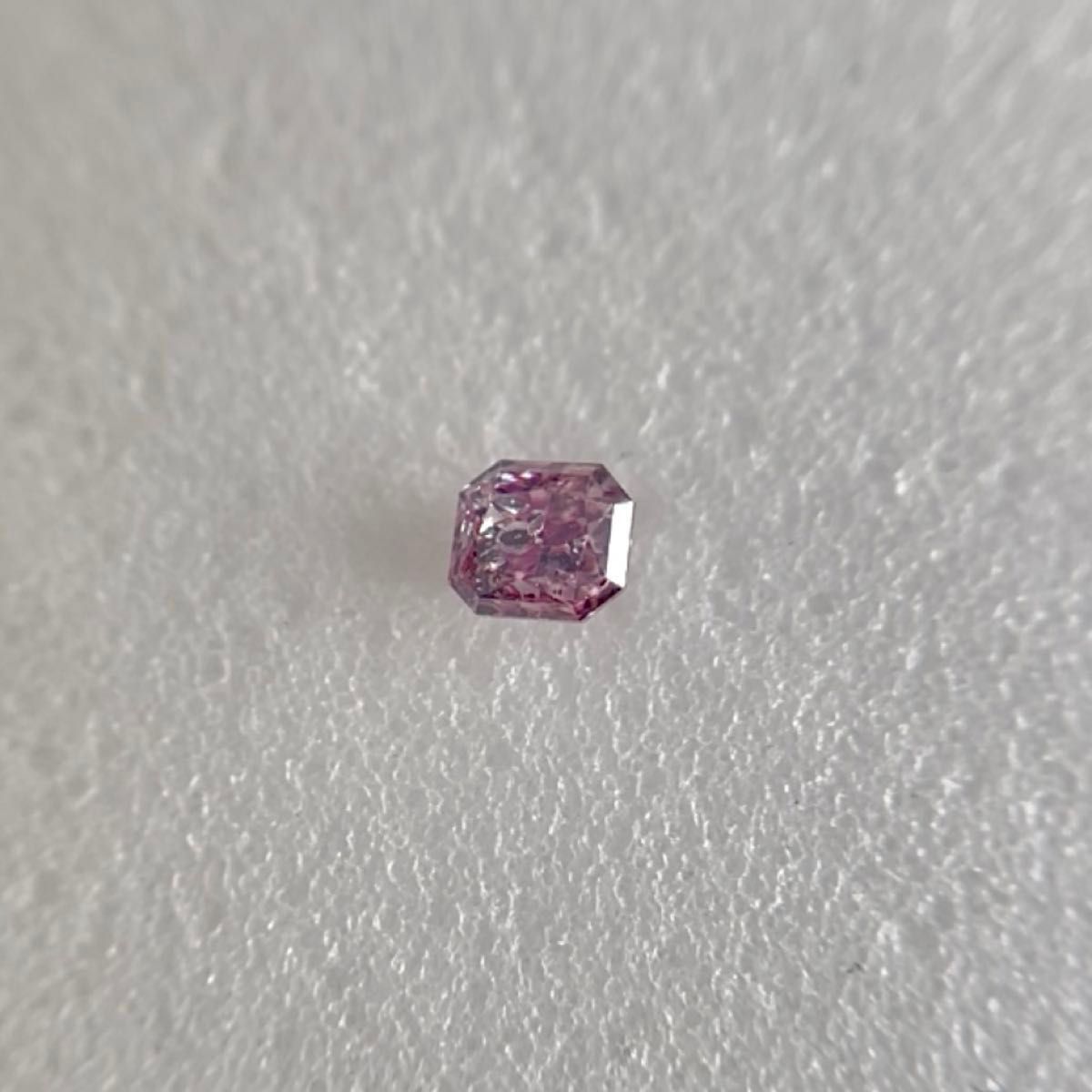 0.070ct 天然ピンクダイヤFANCY DEEP PURPLE PINK