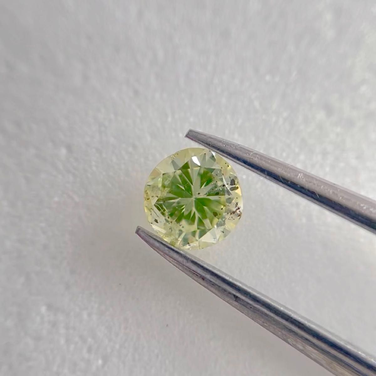 0.301ct 天然グリーンダイヤモンドFANCY YELLOW GREEN