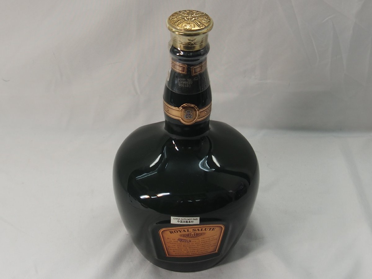 △514△ 未開栓 ROYAL SALUTE ロイヤルサルート 21年 1000ml 40% 陶器ボトル 巾着袋付 スコッチ 洋酒 古酒 約1700gの画像4