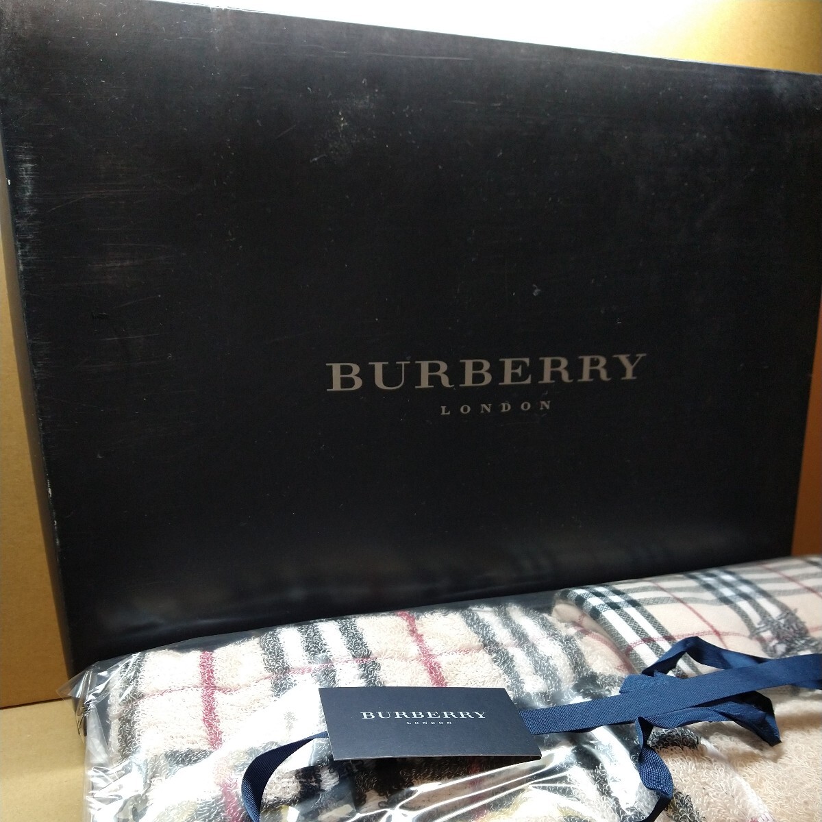 説明必読　バーバリー BURBERRY バスタオル フェイスタオル 4枚セット　西川産業 Burberry 箱入り　経年品_画像2