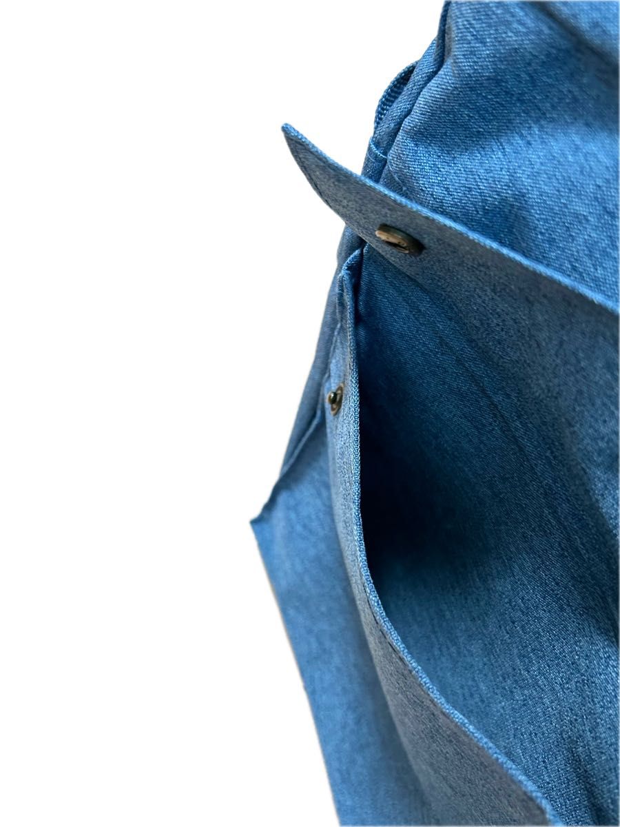 ショルダーバッグ サコッシュ　ポケット２つ付き　ベルト調節可能　ユニセックス
