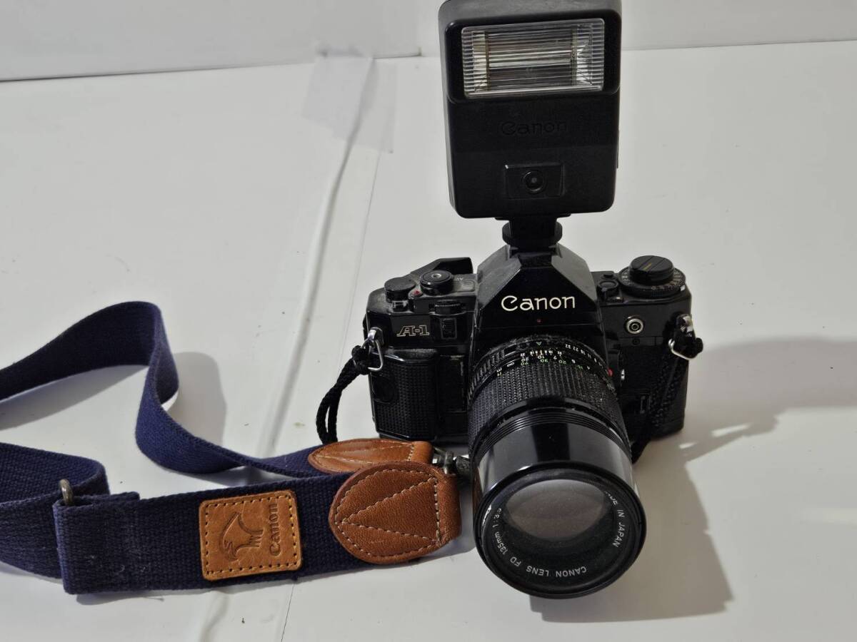 0407-13　CANON キャノン A-1 カメラ ボディ 本体 レンズ CANON FD135mm 1:3.5　フィルムカメラ_画像1