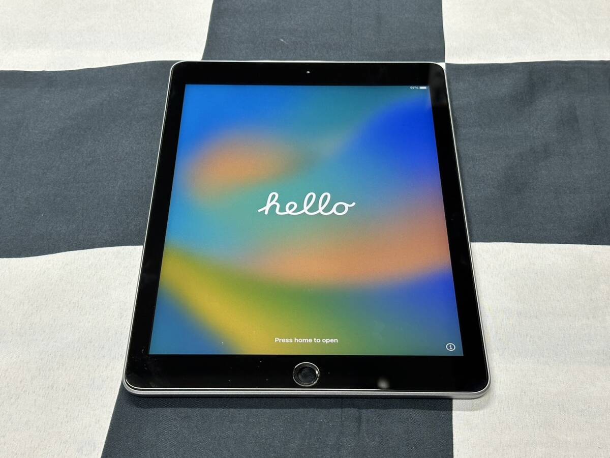 Apple iPad Wi-Fiモデル 32GB スペースグレイ A1822 MP2F2J/A 第5世代 オマケ ESRケース タブレット