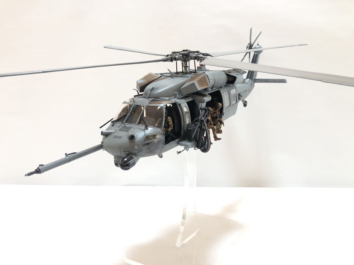 アカデミー 1/35 HH-60G ぺイブホーク仕様 改造模型完成品 アカデミー 1/35 HH-60G ぺイブホーク仕様 改造模型完成品