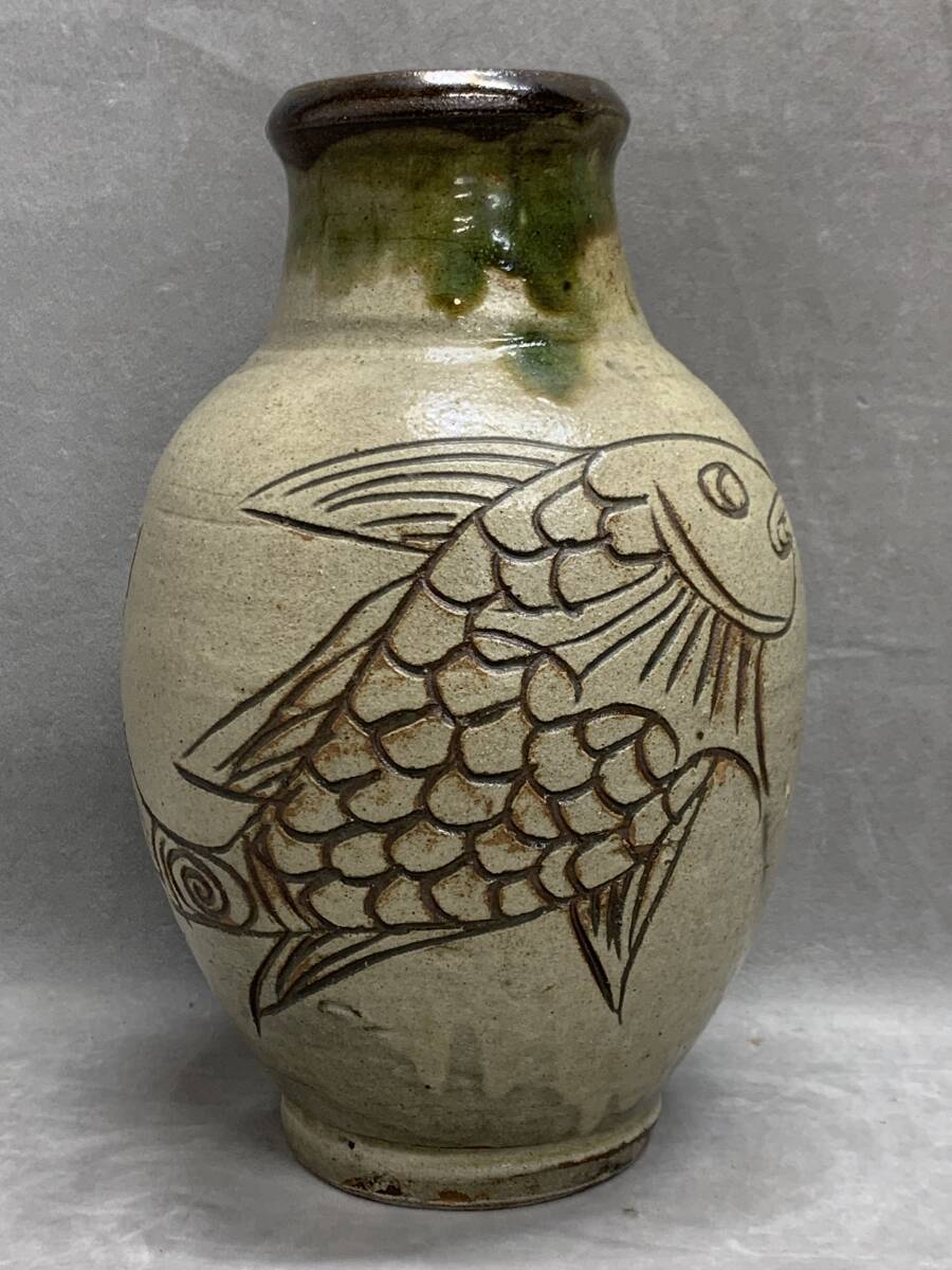 4＃E/4408 人間国宝 金城次郎作 魚文 花瓶 壺 花器 沖縄陶器 壺 花器 花瓶 琉球 80サイズの画像3