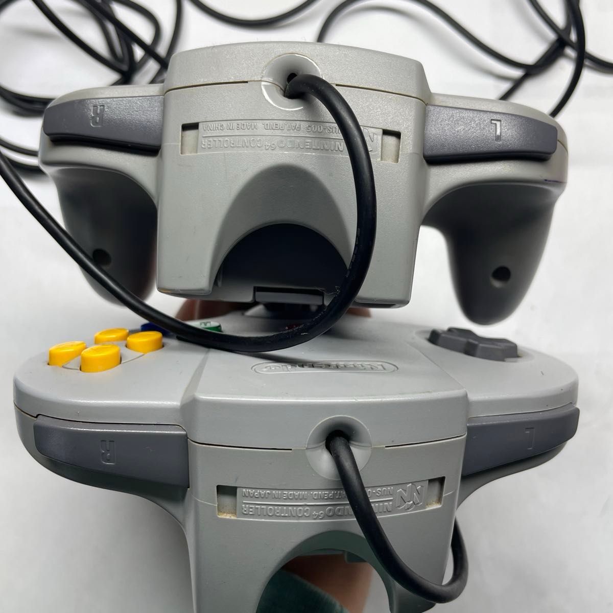 (本日限定価格！)NINTENDO64 コントローラ　2点セット　ジャンク品　まとめ売り　任天堂 グレー　ゲーム 周辺機器