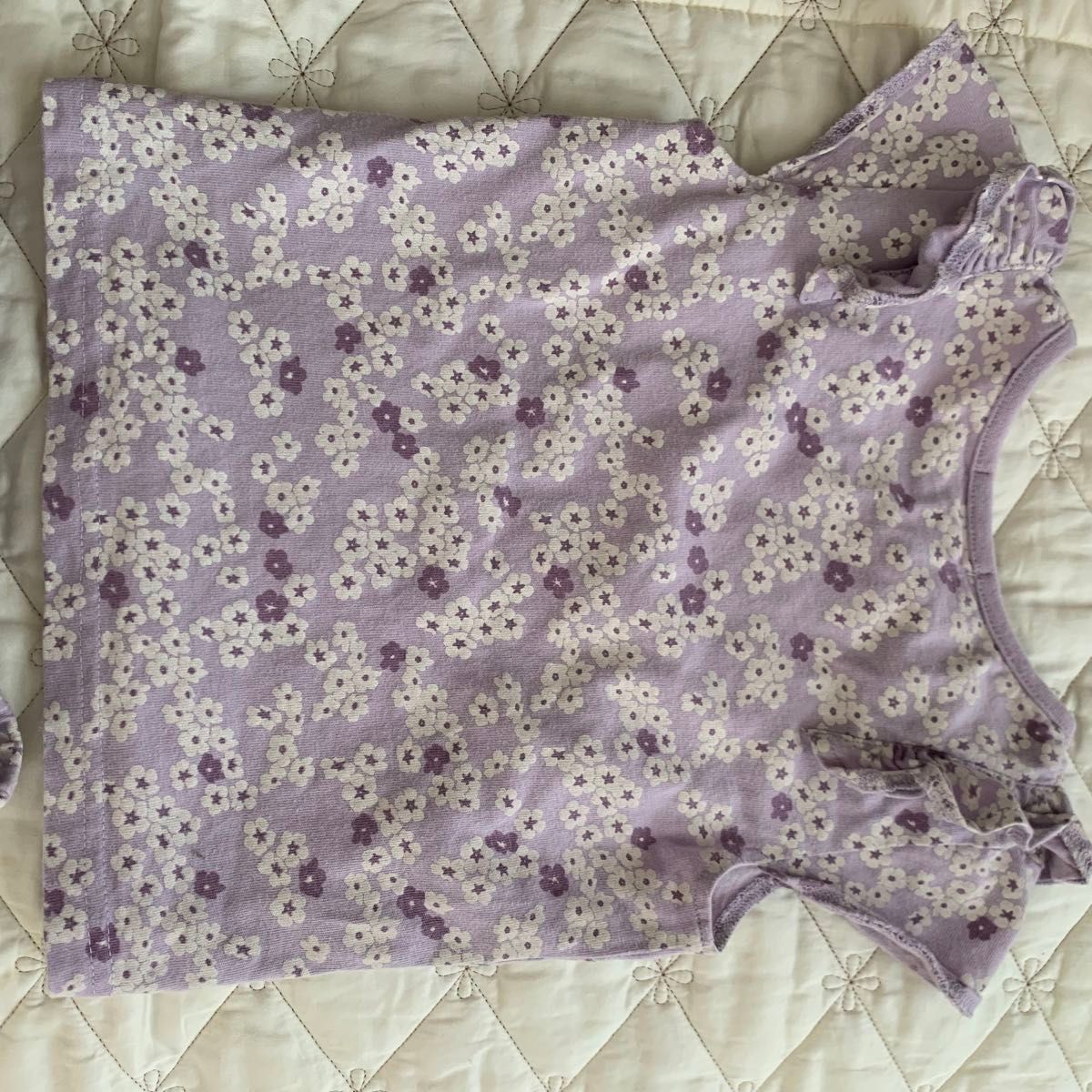 【100㎝】セットアップ　花柄　紫　パジャマ　おまとめ割引あり　トップス　ズボン　半袖　半ズボン