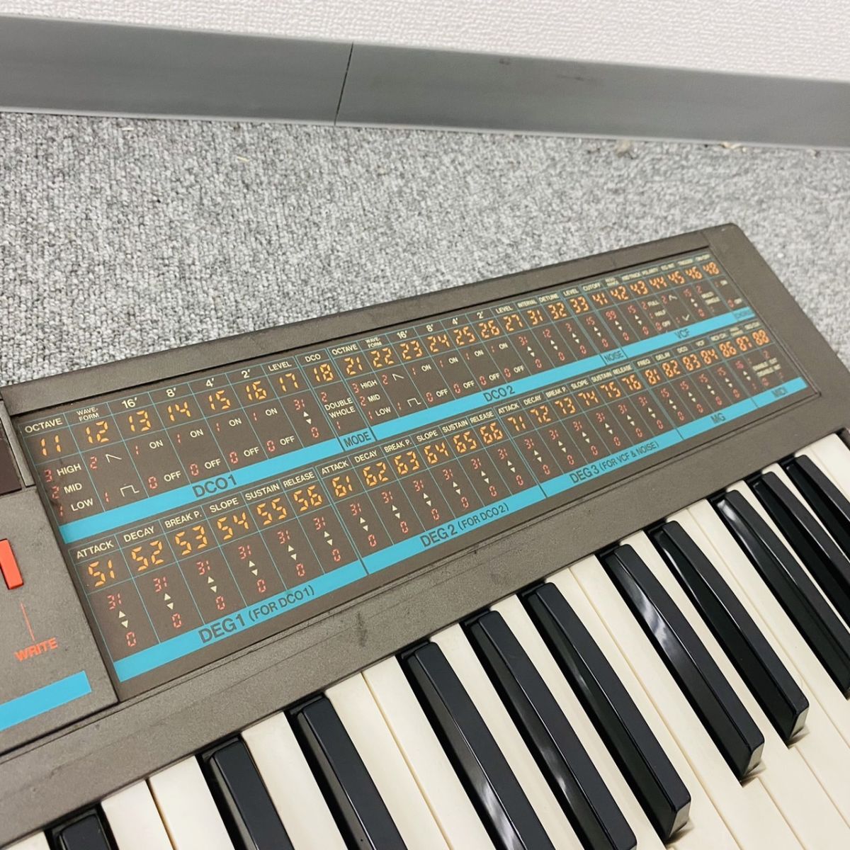 Y024-H25-789▲KORG コルグ POLY-800 PS-800 065165 シンセサイザー 楽器 器材 鍵盤楽器_画像4