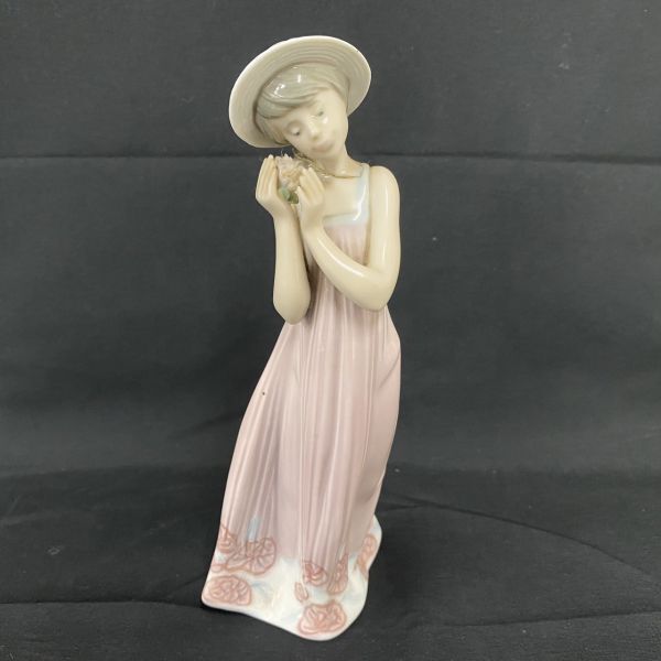 Q044-H25-292 LLADRO リヤドロ 「少女シンディ」5646 フィギュリン 西洋陶磁 美術品 約21cmの画像1