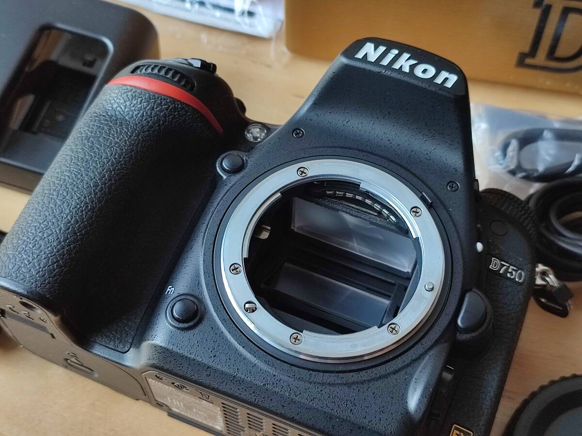【美品】Nikon D750 ボディ 箱付き シャッター19651回 ニコン