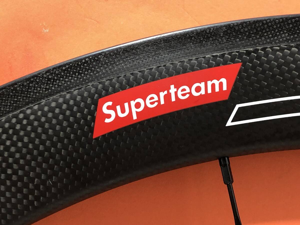 15/121☆SUPERTEAM スーパーチーム UCI 承認 カーボンホイール 1点 直径約64ｃｍ 写真追加有☆の画像2