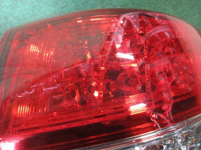 ヴェゼル DBA-RU1 左テールランプ 220-18085 33552-T7A-J01 ヴェゼル DBA-RU1 左テールランプ 220-18085 33552-T7A-J01