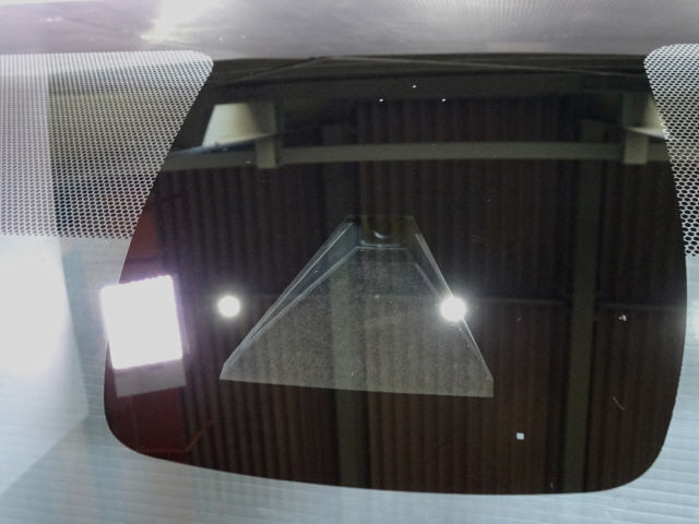 カローラツーリング 6AA-ZWE214W F フロント ウインド ガラス 56101-12932 ハイブリッドG-X 81670km カメラ付 1kurudepaの画像5