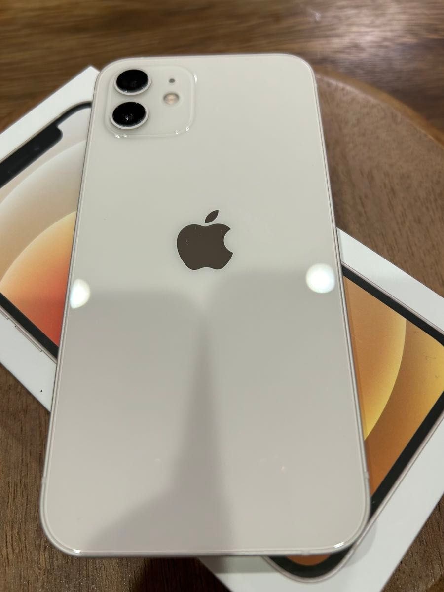 【中古美品】Apple iPhone12 white 64GB SIMフリー