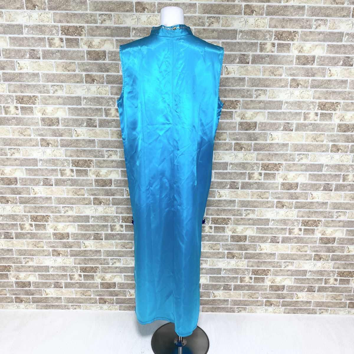 1円 チャイナドレス 袖無し ロングワンピース 大きなサイズ 青光沢 コスプレ カラードレス キャバドレ フォーマル 中古３８５５の画像4