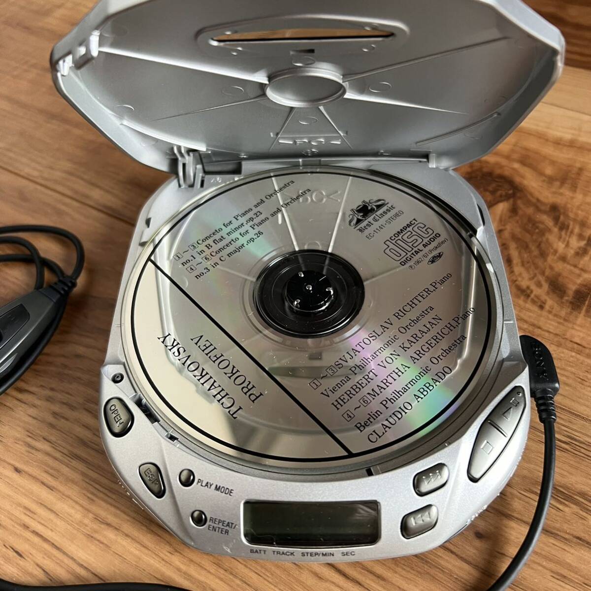 ジャンク品 SONY CD ウォークマン D-E404 ソニー CDウォークマン ポータブルCDプレーヤー CDプレーヤー WALKMAN 動作未確認の画像2