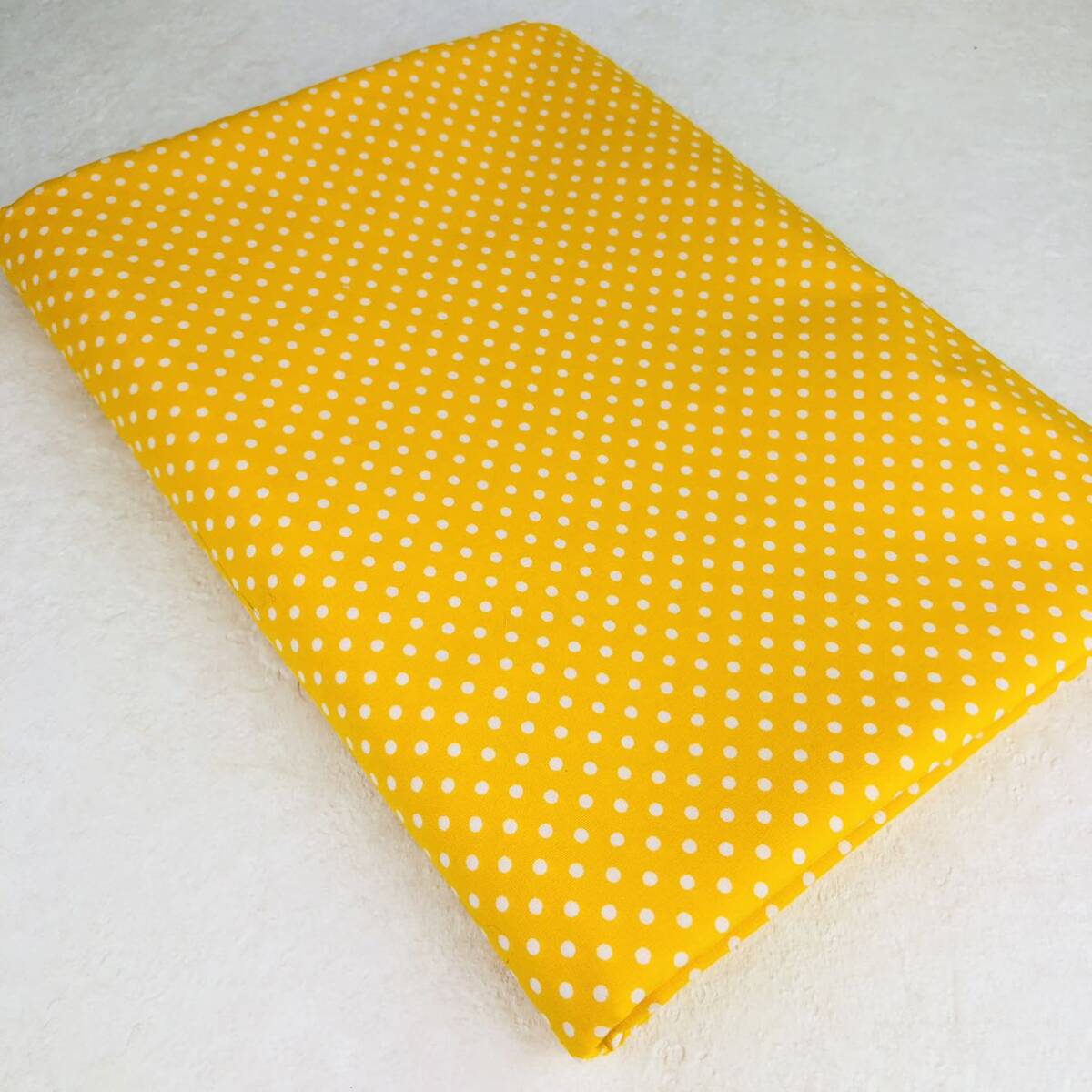 水玉　黄色　ブロード生地　コットン　布　はぎれ1ｍ　ドット　日本製　ドット柄 108×100_画像3