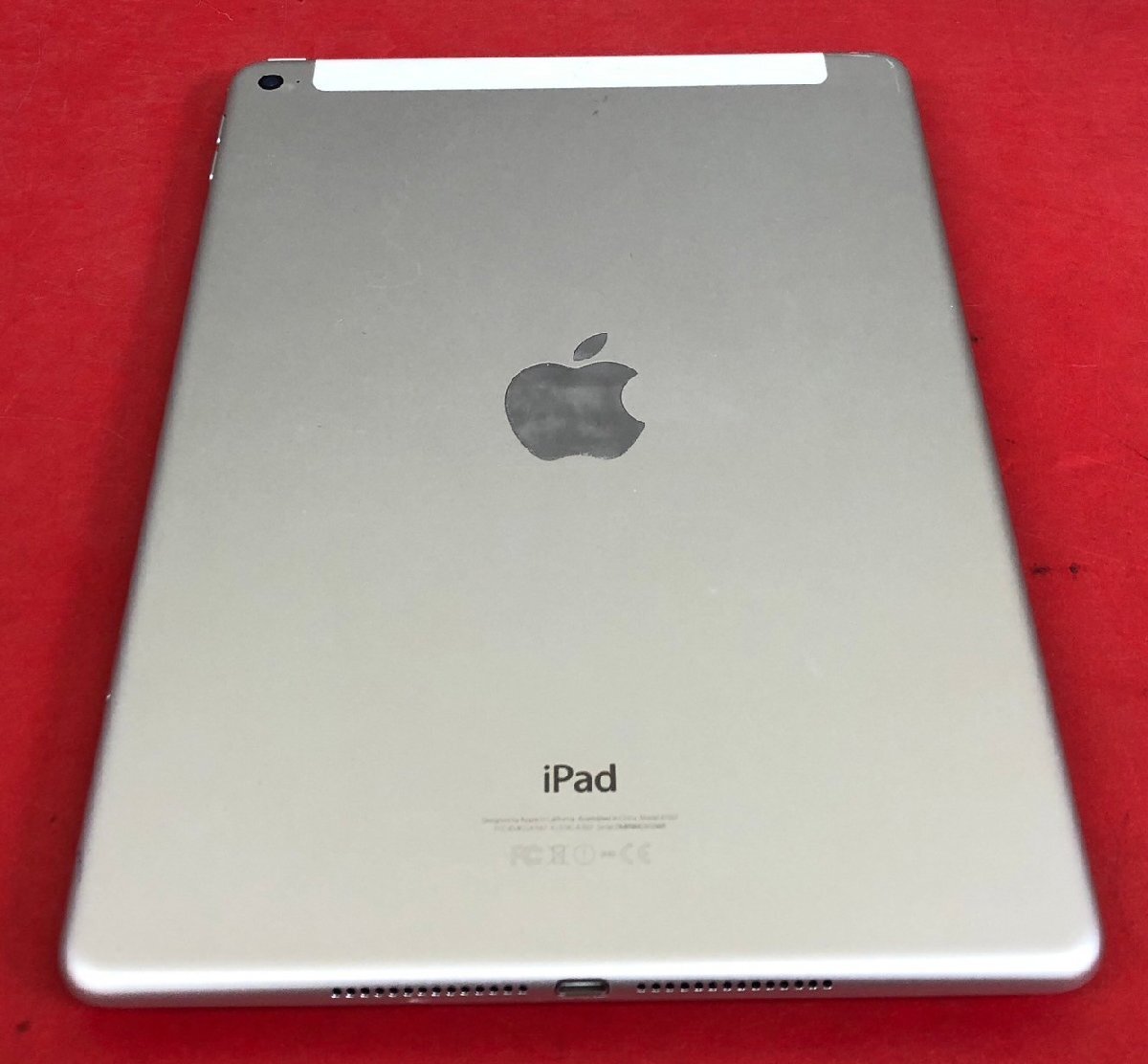 1円～ Apple iPad Air2 / Wi-Fi + Cellular / 16GB / シルバー / iOS 15.8.1 / 9.7型 (2048×1536) / A1567 / au 判定〇 / バッテリー86%の画像2